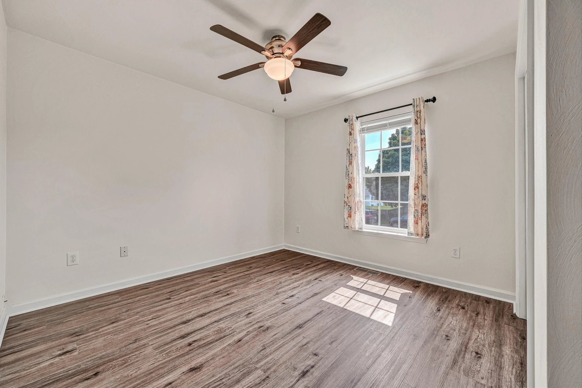 2517 Bloomfield AVE - Photo 16