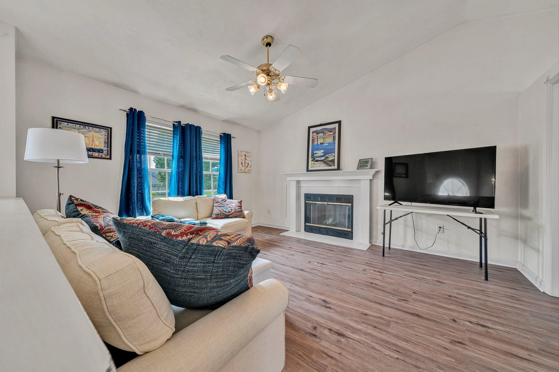 2517 Bloomfield AVE - Photo 4