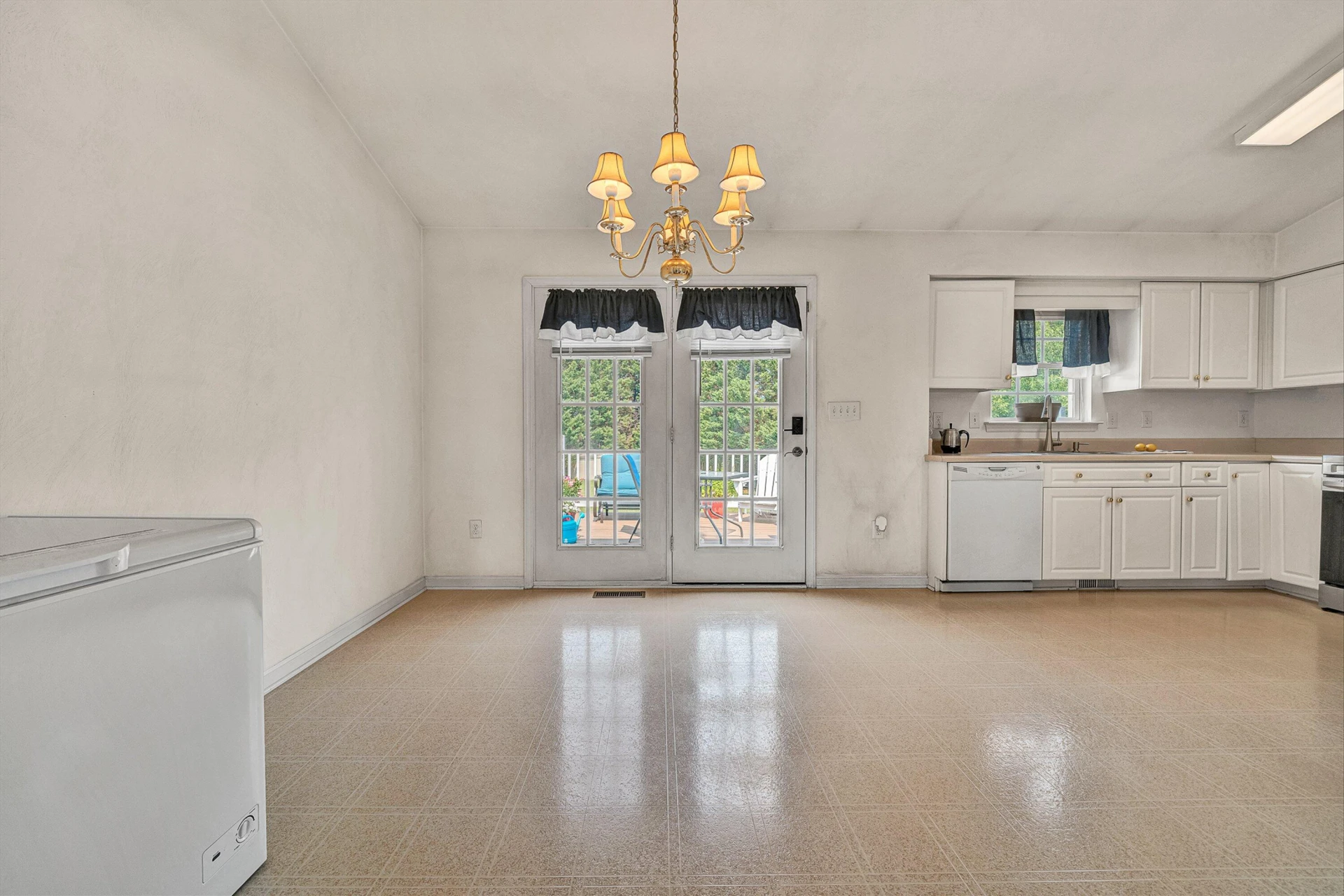 2517 Bloomfield AVE - Photo 8