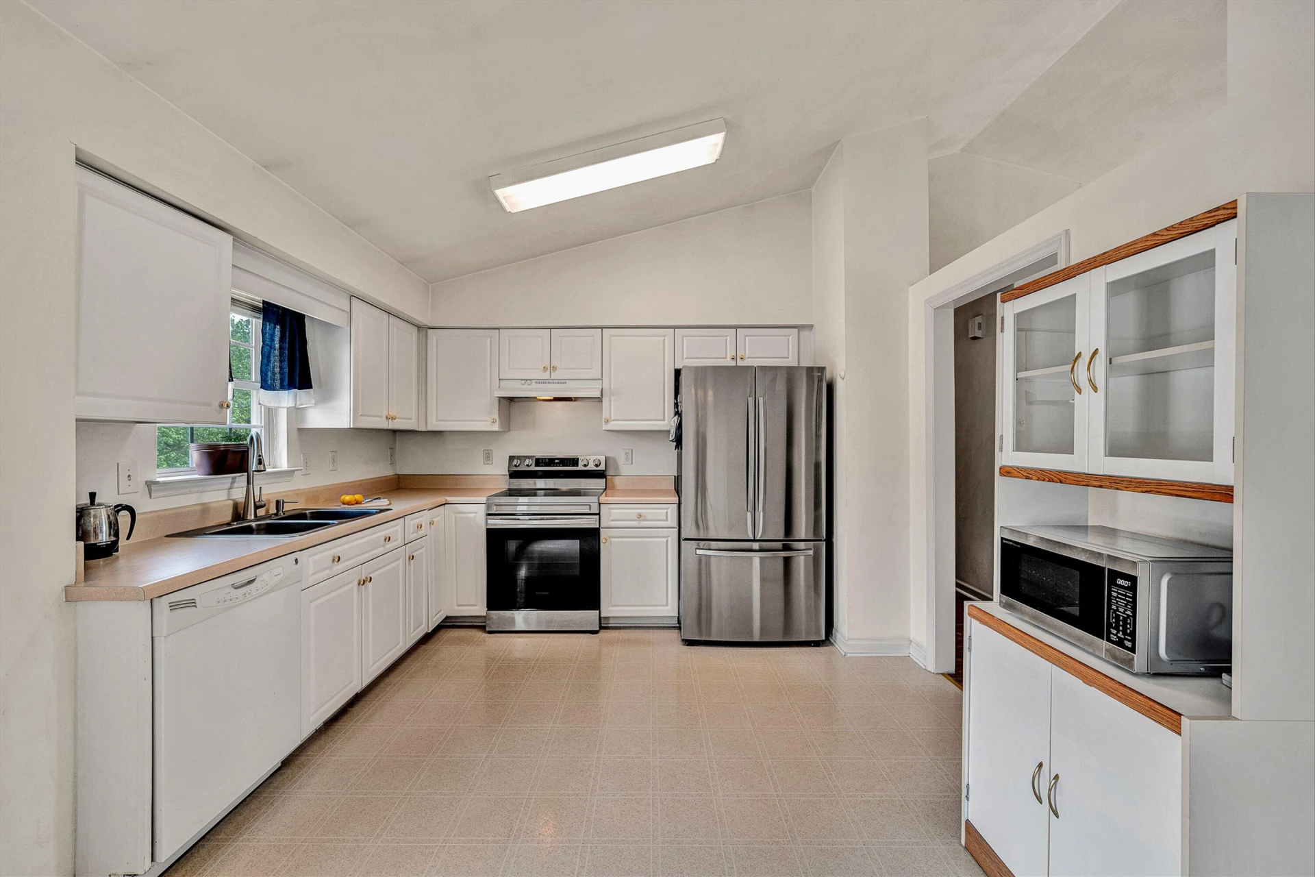 2517 Bloomfield AVE - Photo 9