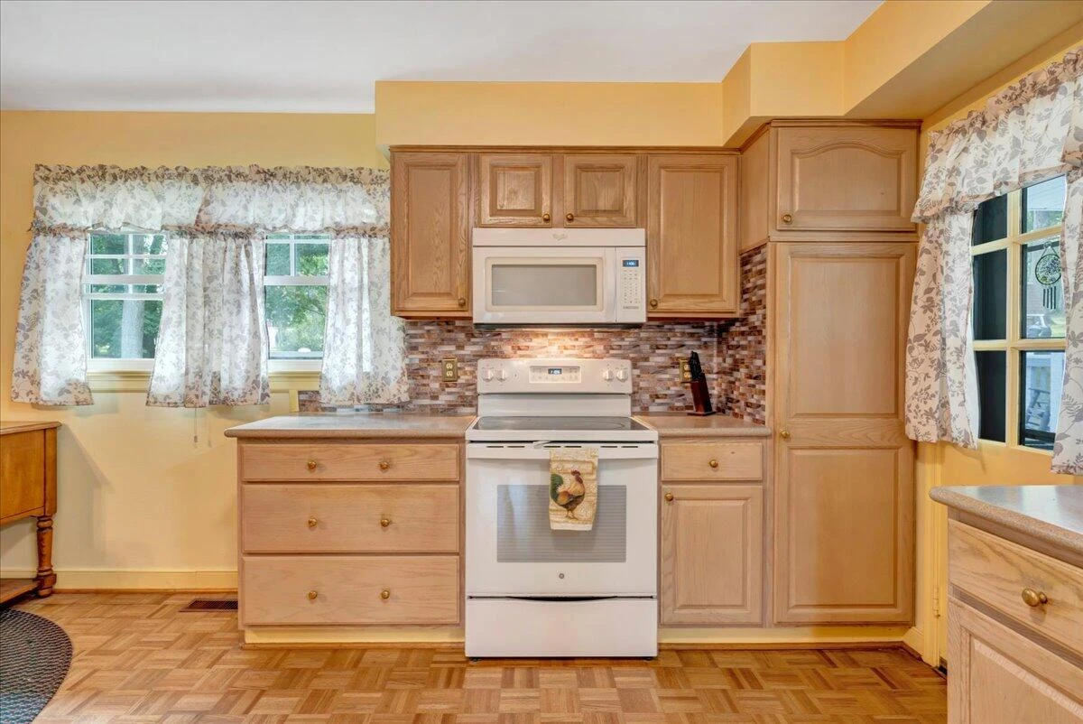 1544 Newton CIR - Photo 11
