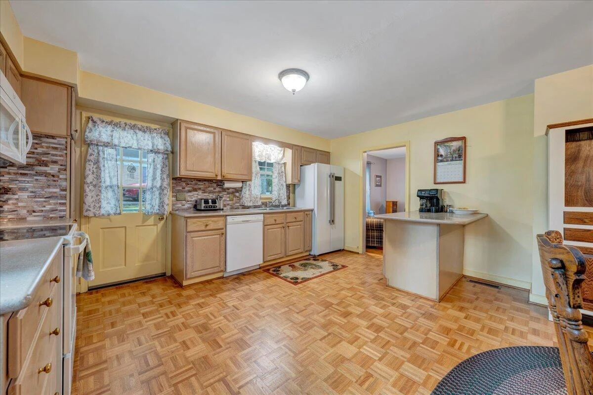 1544 Newton CIR - Photo 14