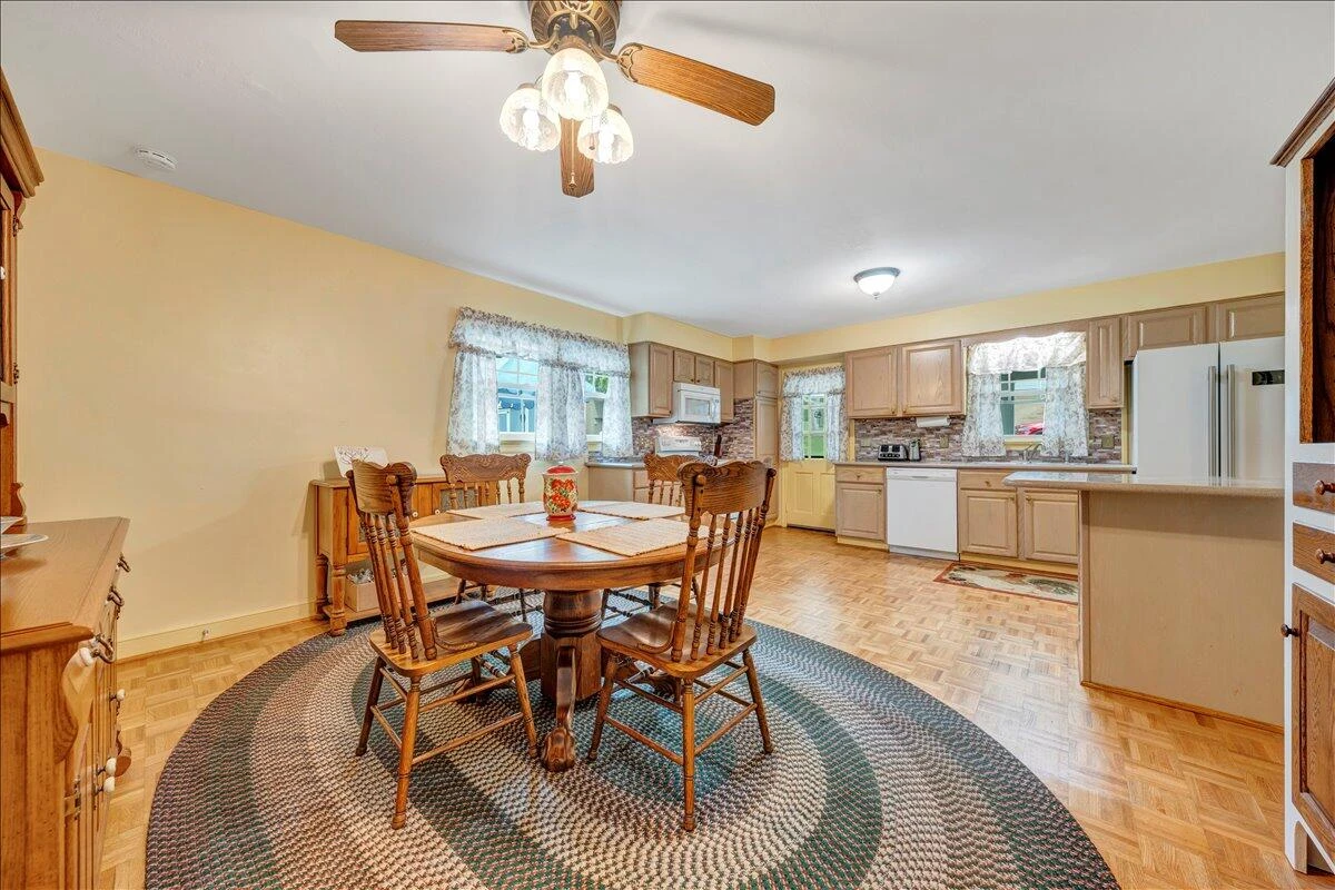 1544 Newton CIR - Photo 15