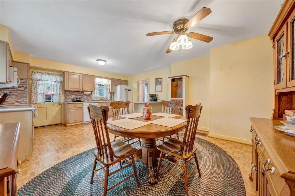 1544 Newton CIR - Photo 16