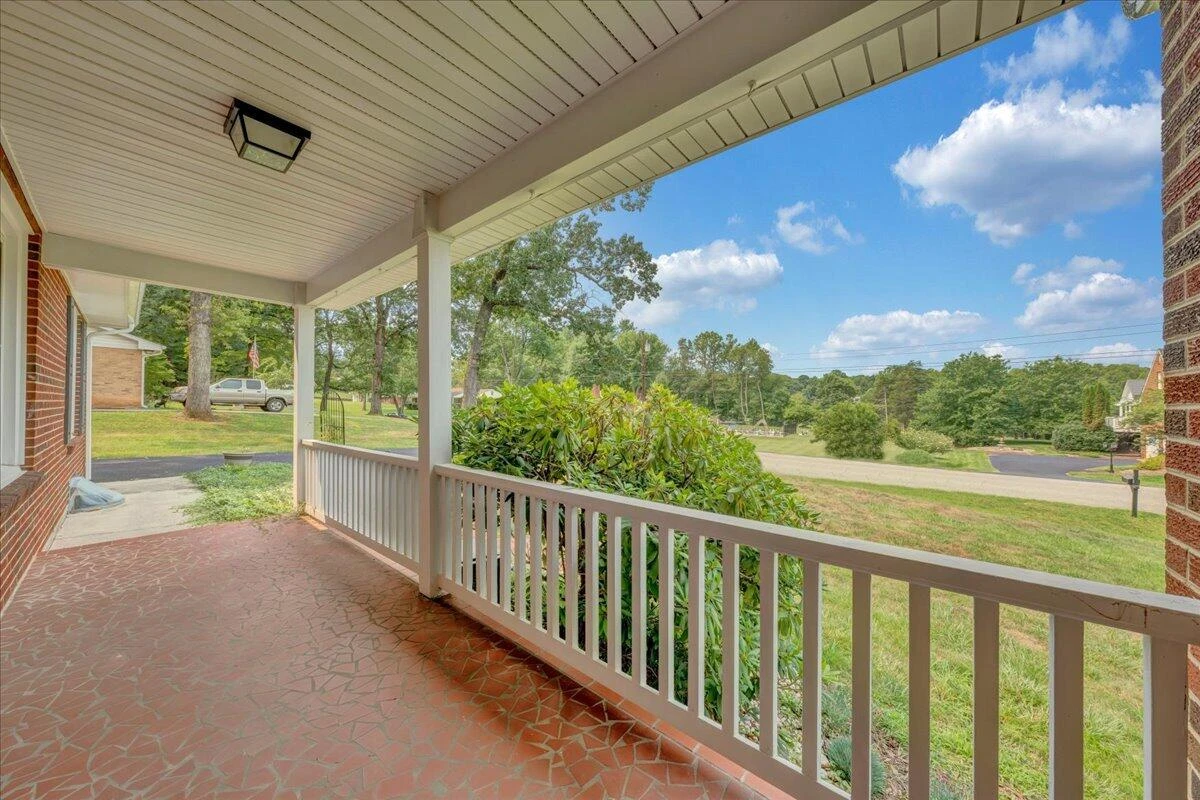 1544 Newton CIR - Photo 2