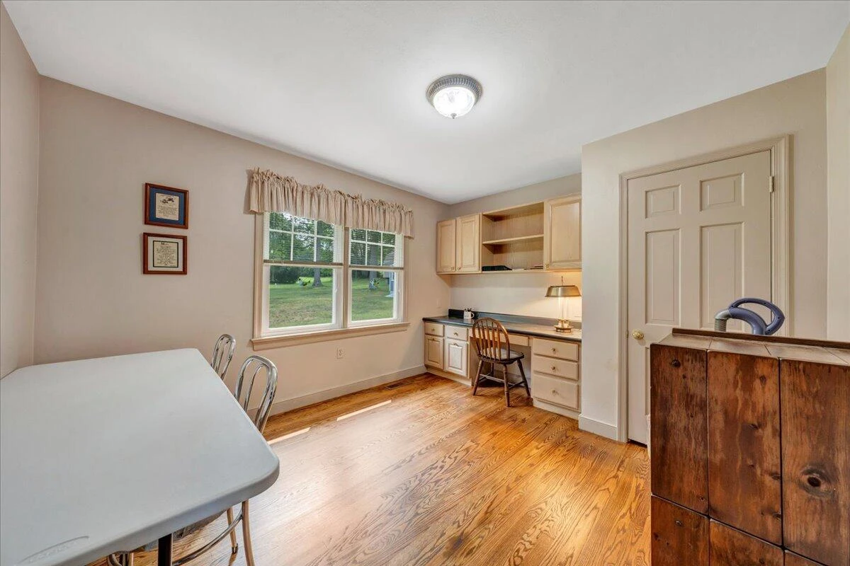 1544 Newton CIR - Photo 21