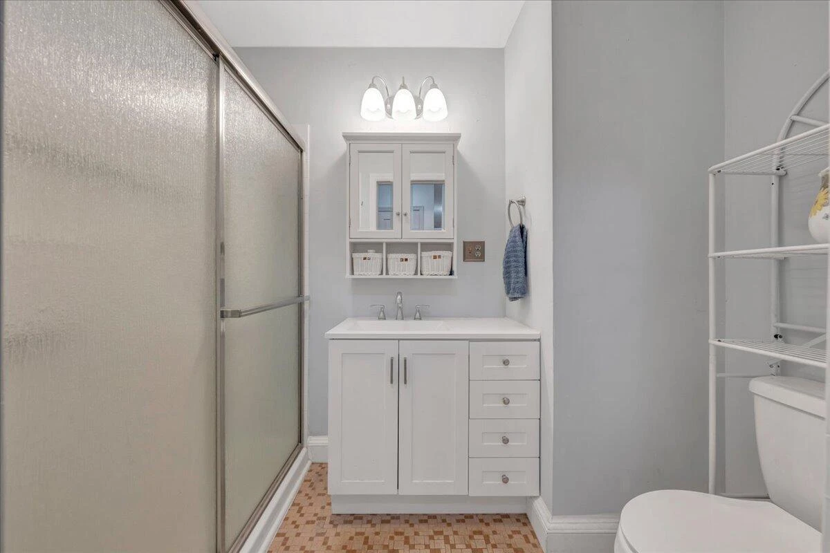 1544 Newton CIR - Photo 23