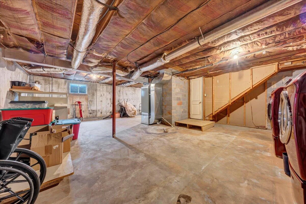 1544 Newton CIR - Photo 31
