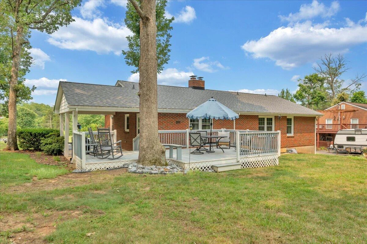 1544 Newton CIR - Photo 36