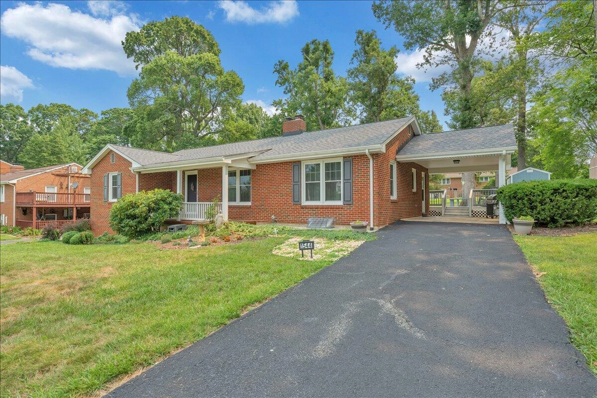1544 Newton CIR - Photo 39