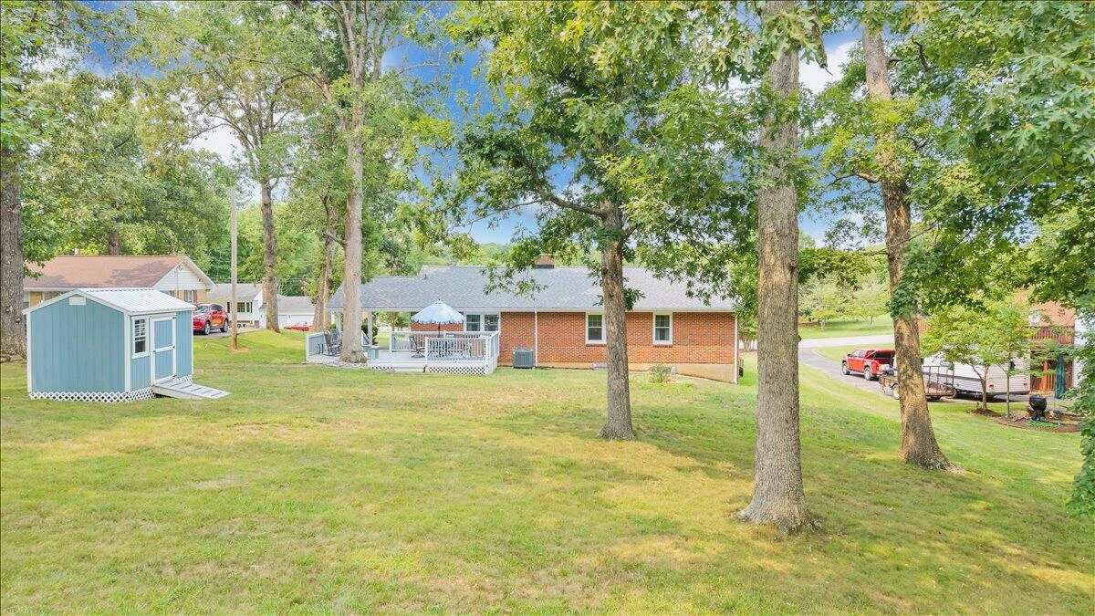 1544 Newton CIR - Photo 43