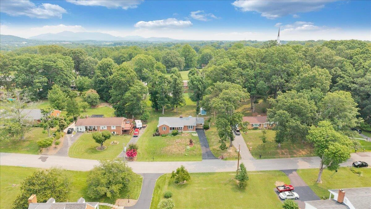 1544 Newton CIR - Photo 44