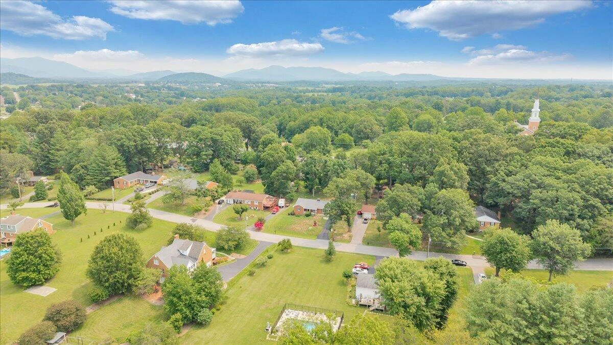 1544 Newton CIR - Photo 45