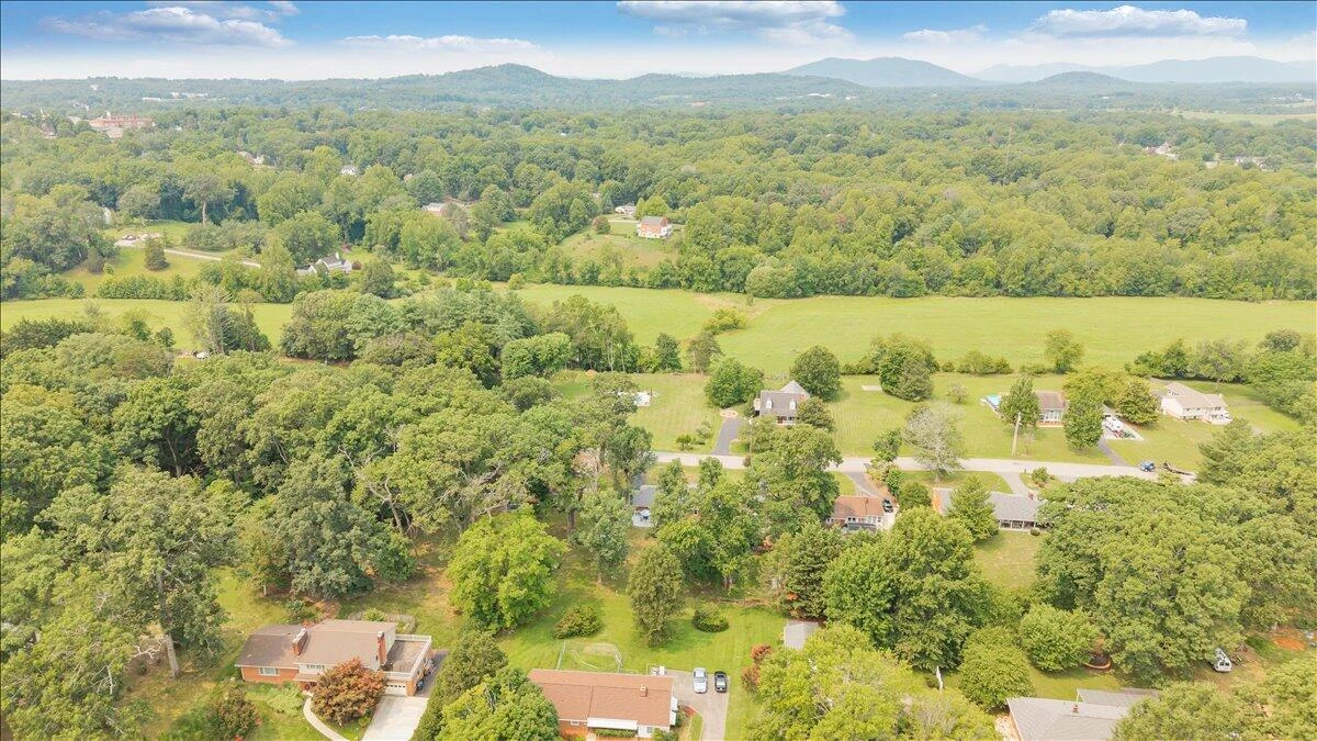 1544 Newton CIR - Photo 47