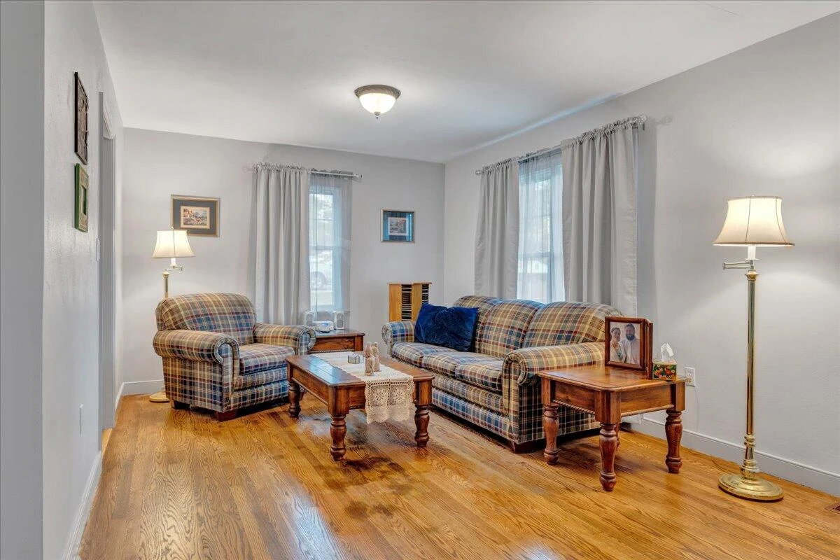 1544 Newton CIR - Photo 6