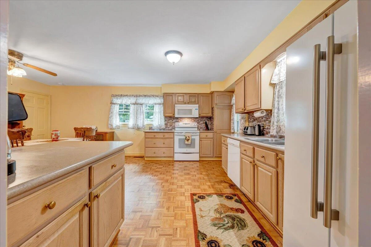 1544 Newton CIR - Photo 9