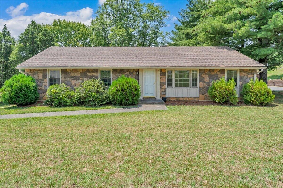 621 Bonnie LN