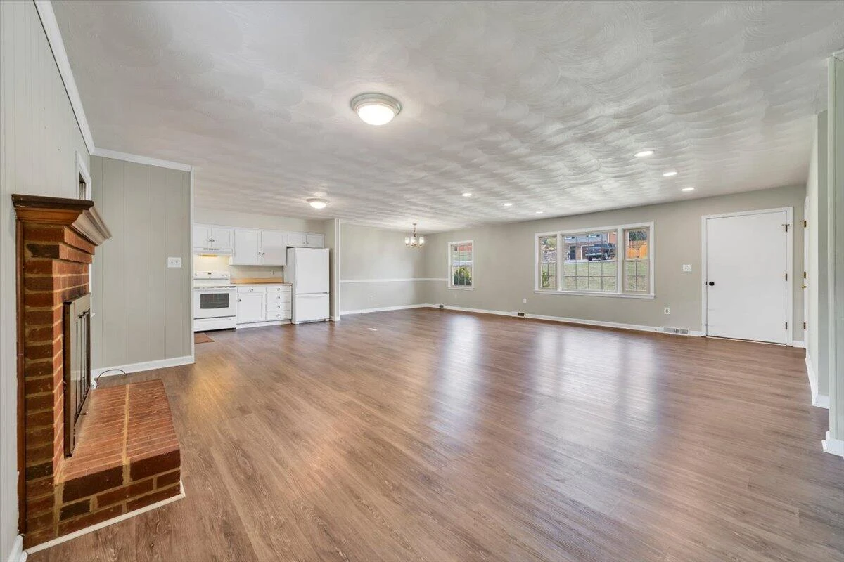 621 Bonnie LN - Photo 12