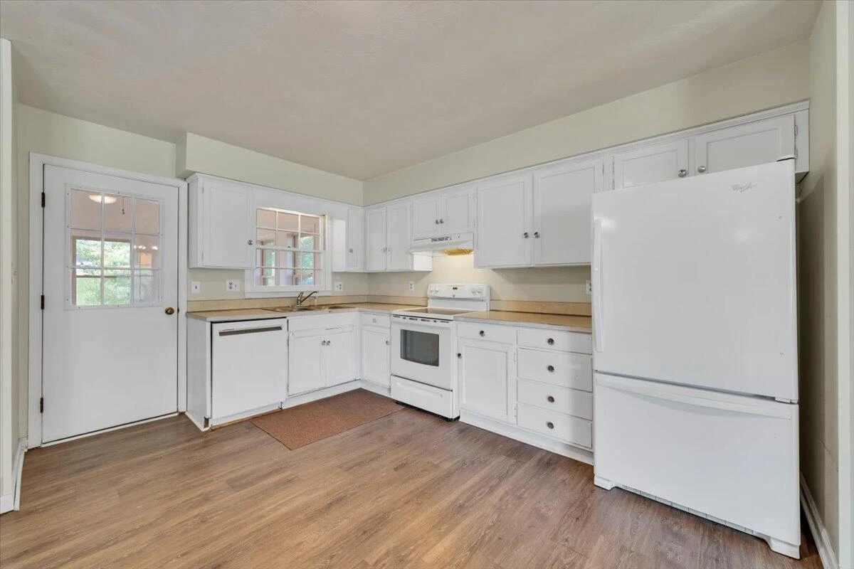 621 Bonnie LN - Photo 13