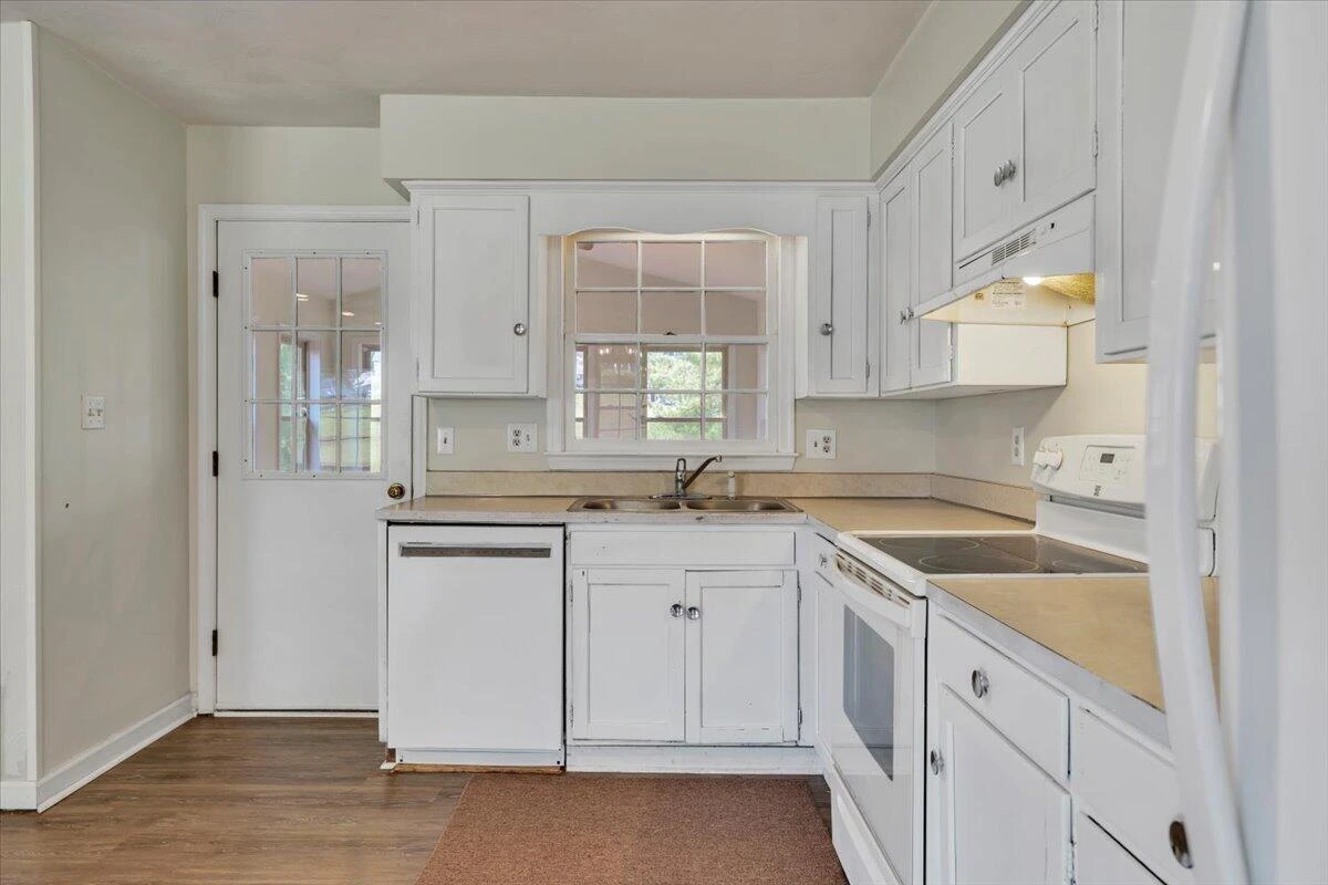 621 Bonnie LN - Photo 16