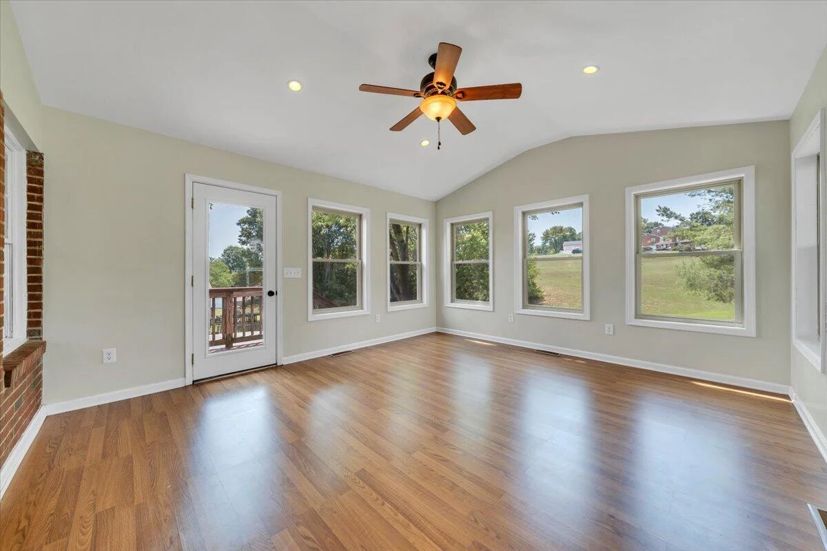 621 Bonnie LN - Photo 18