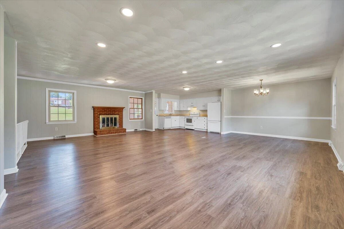 621 Bonnie LN - Photo 3