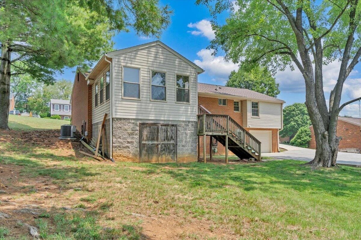 621 Bonnie LN - Photo 35
