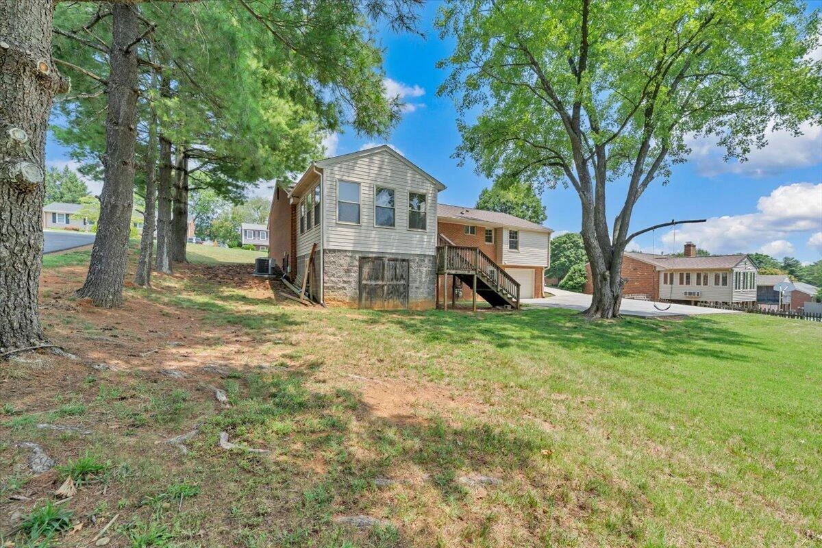 621 Bonnie LN - Photo 36