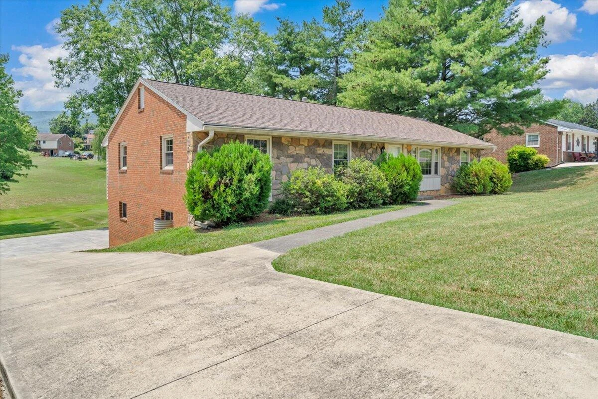621 Bonnie LN - Photo 42