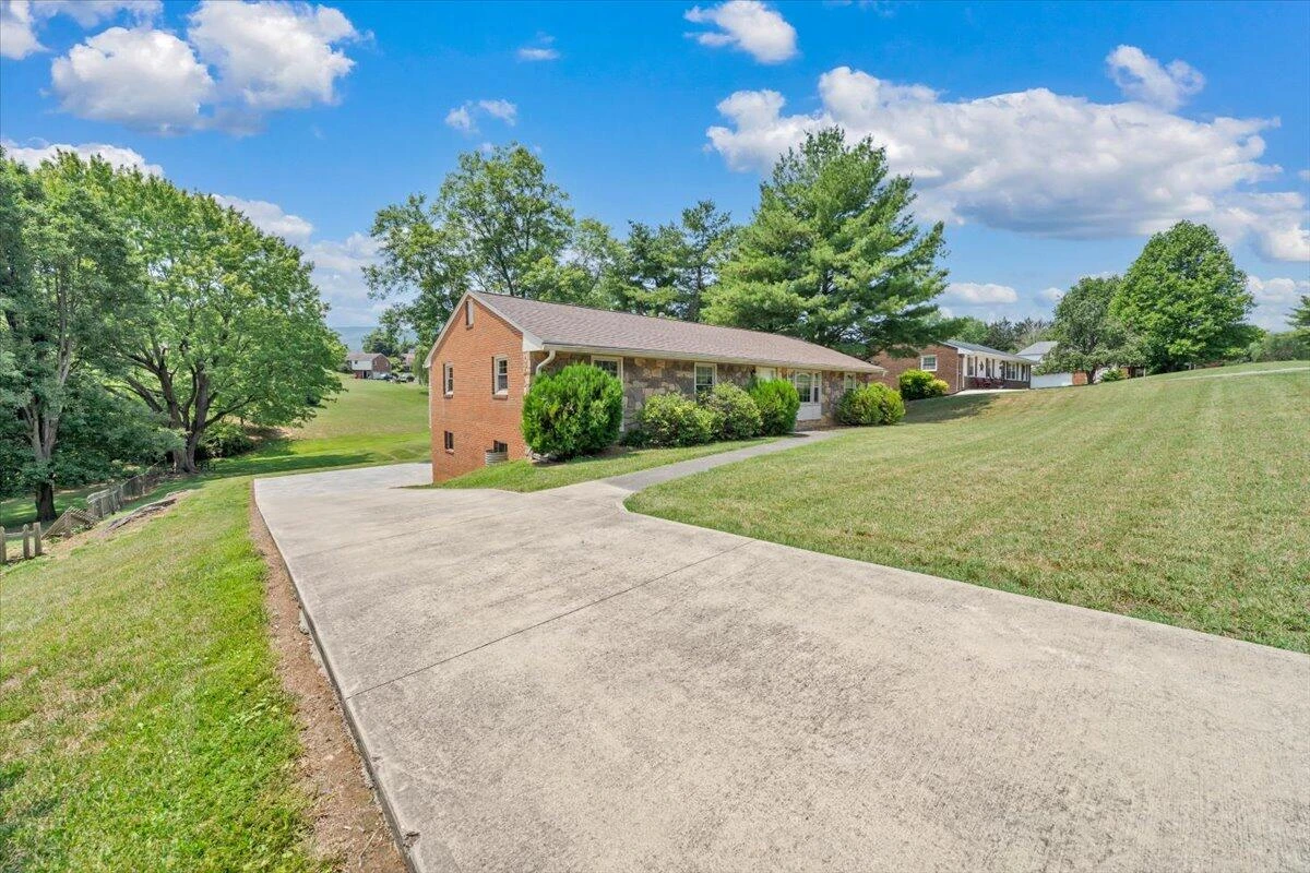 621 Bonnie LN - Photo 43