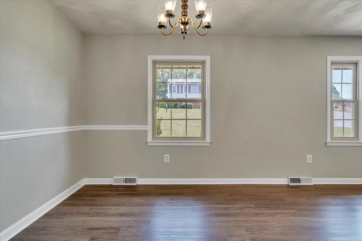 621 Bonnie LN - Photo 6