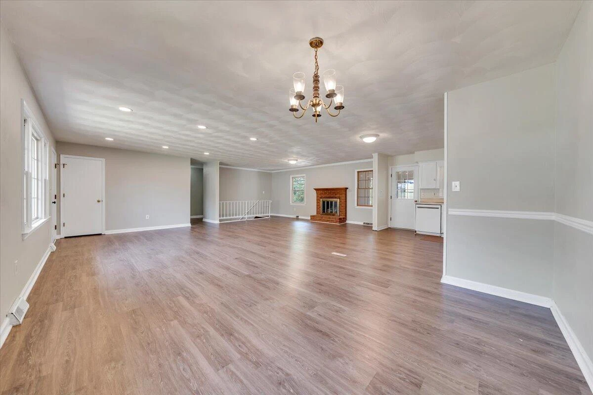 621 Bonnie LN - Photo 7
