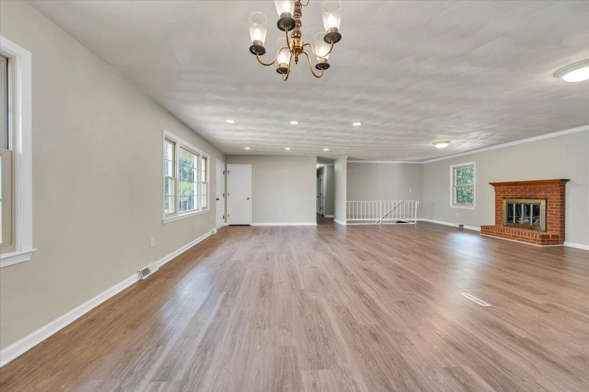 621 Bonnie LN - Photo 8