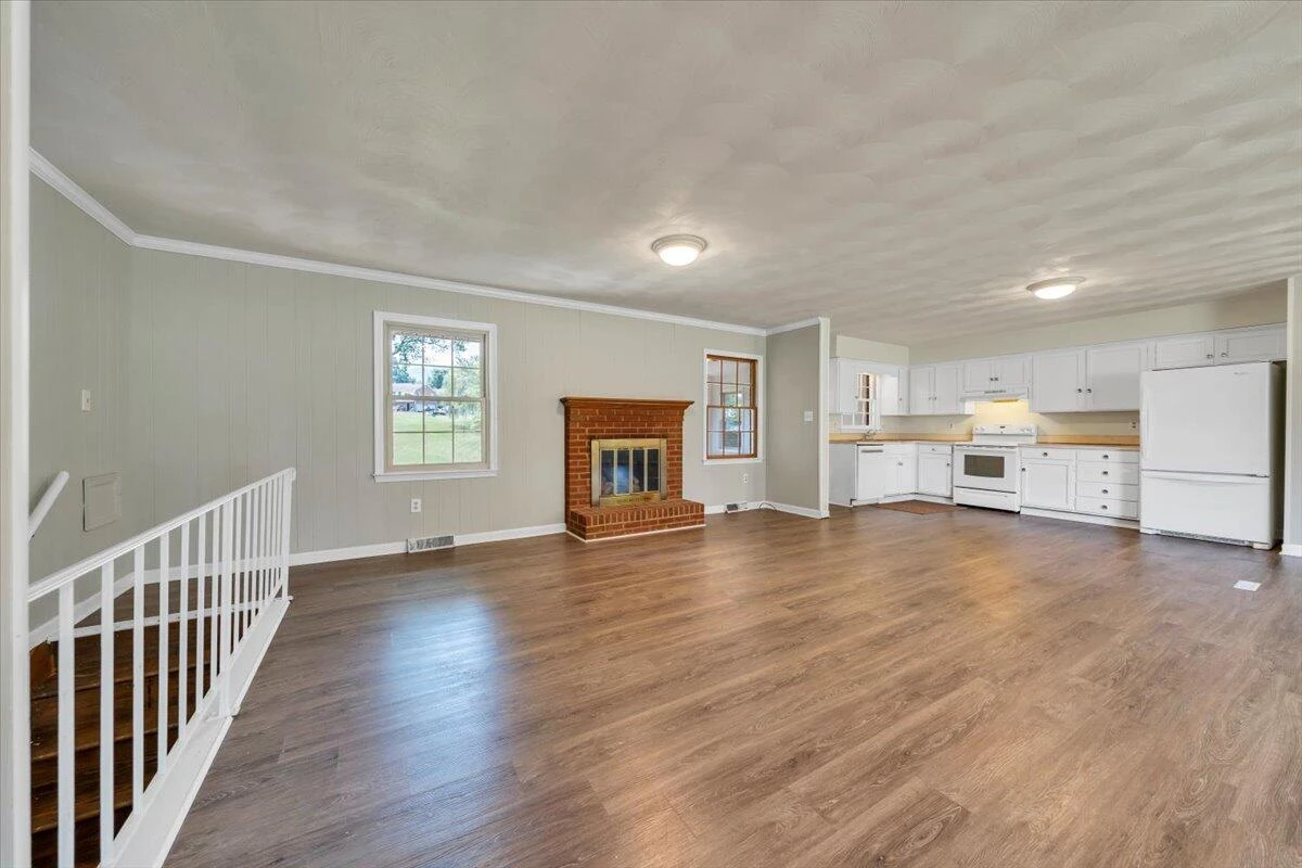 621 Bonnie LN - Photo 9