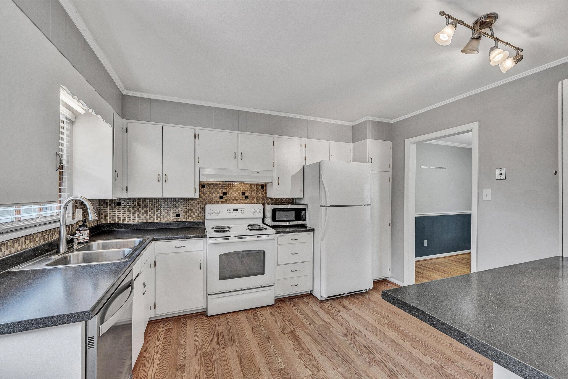 3350 Kenwick TRL - Photo 4