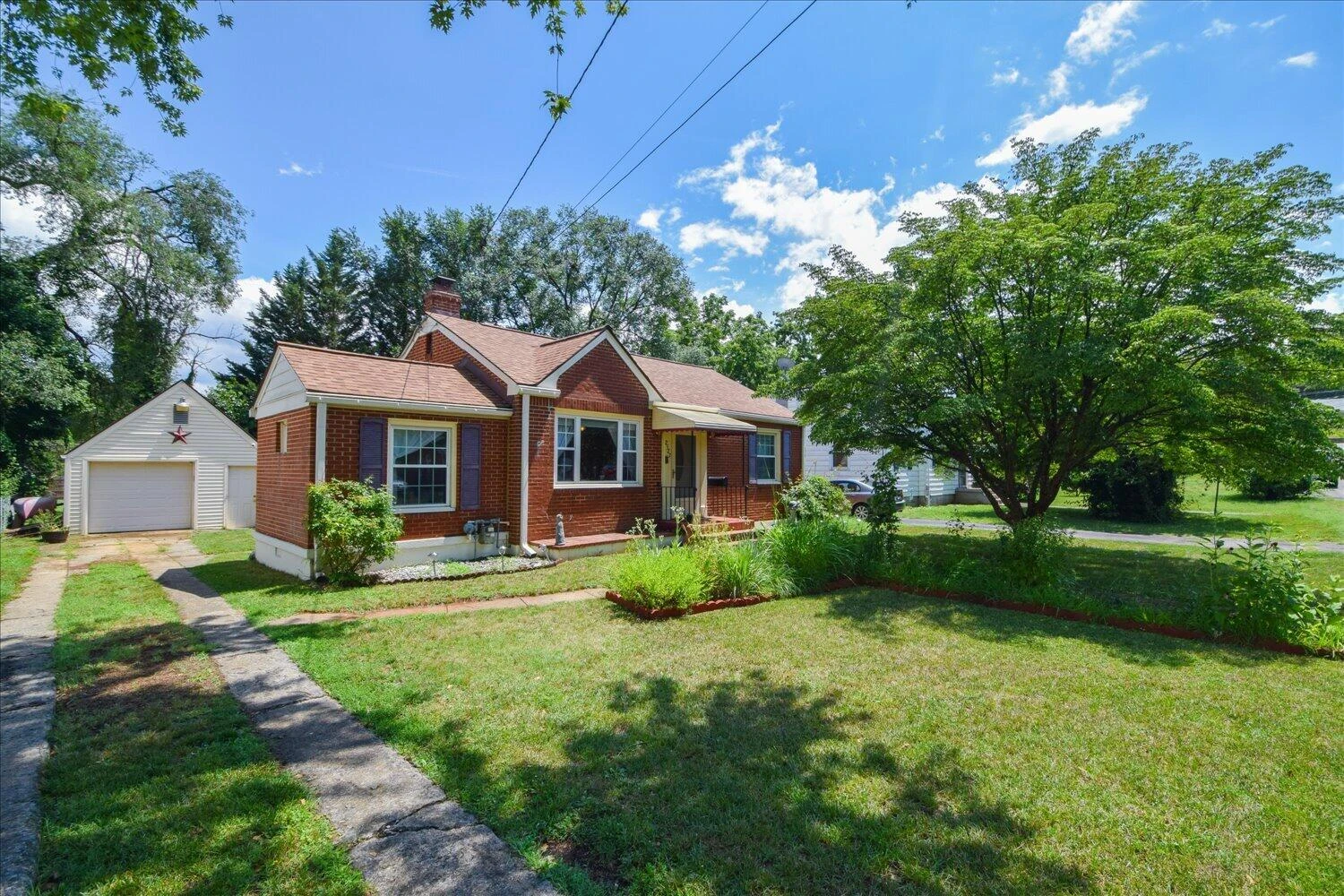 2527 Averett ST NW