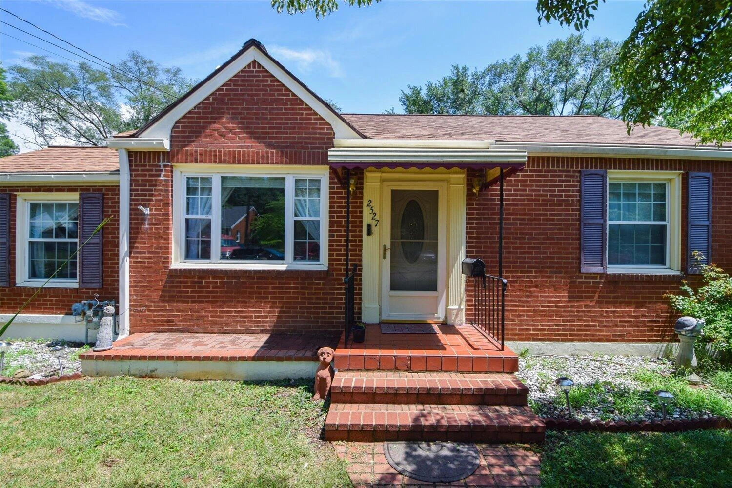 2527 Averett ST NW - Photo 15