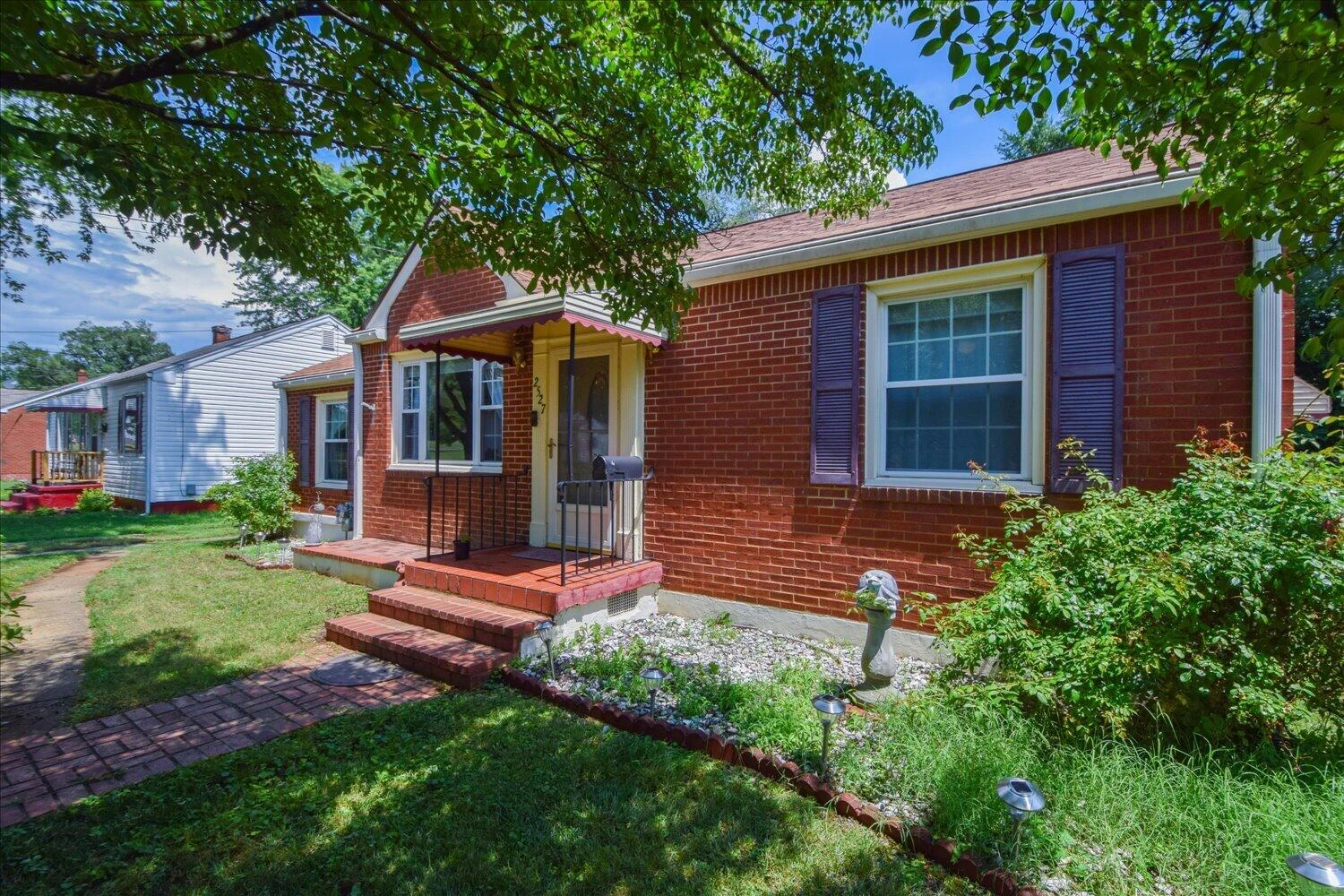 2527 Averett ST NW - Photo 16