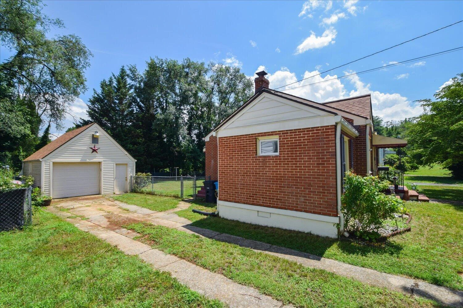 2527 Averett ST NW - Photo 18