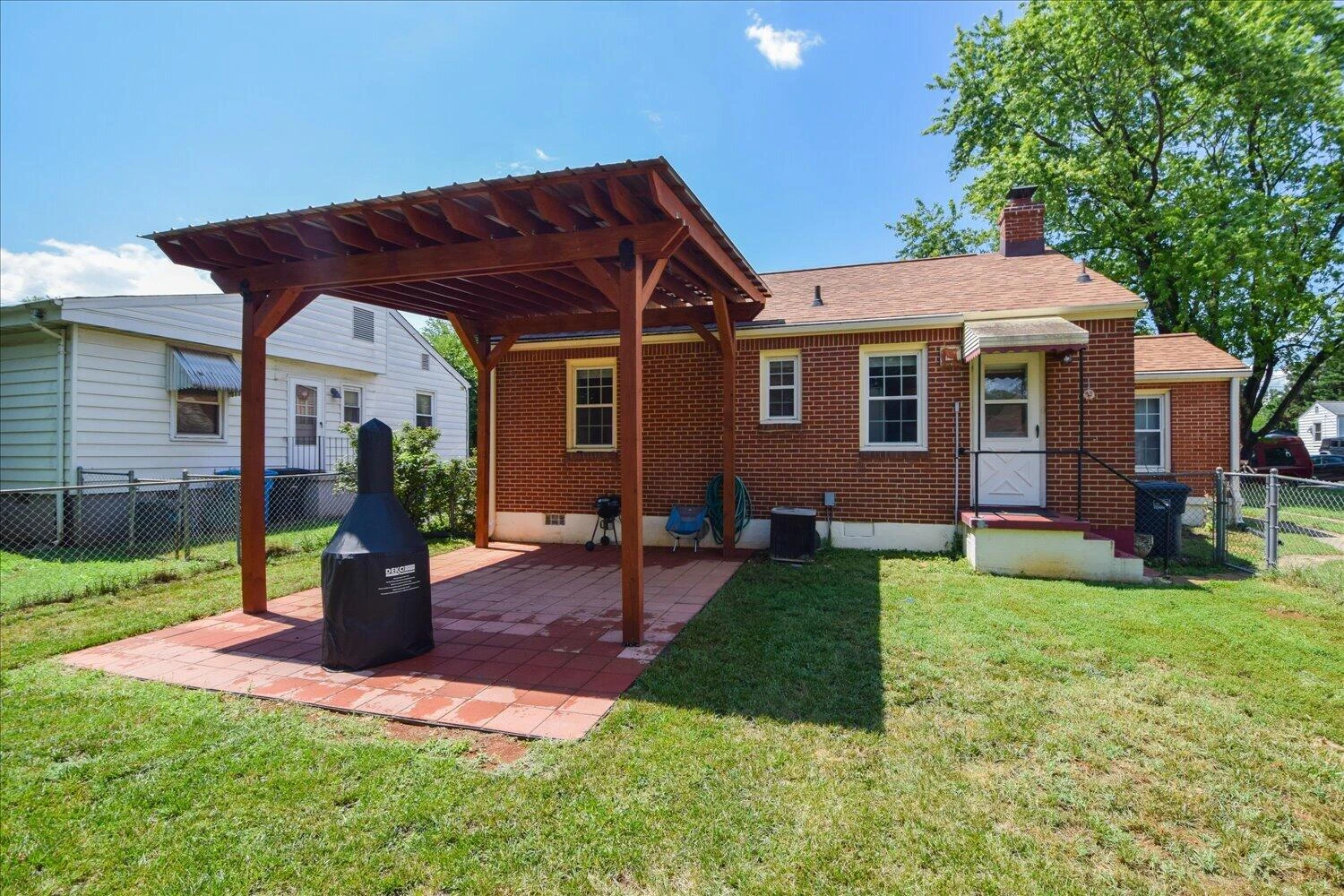 2527 Averett ST NW - Photo 21