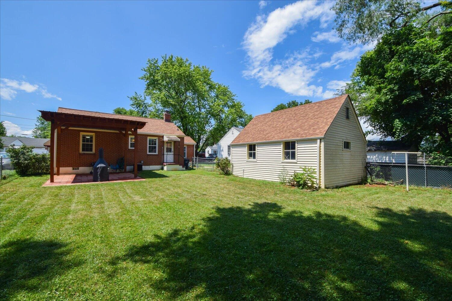 2527 Averett ST NW - Photo 22