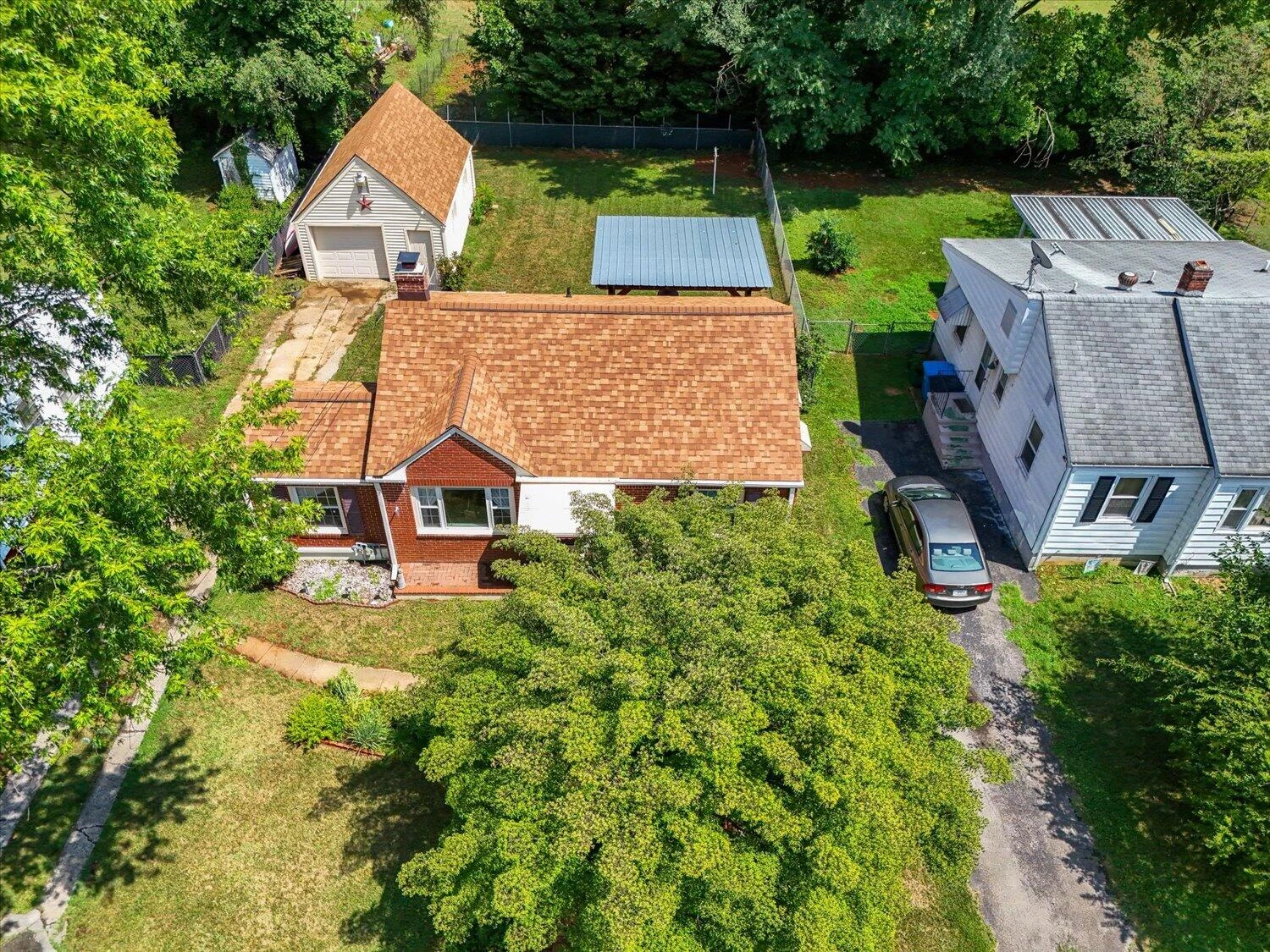 2527 Averett ST NW - Photo 24