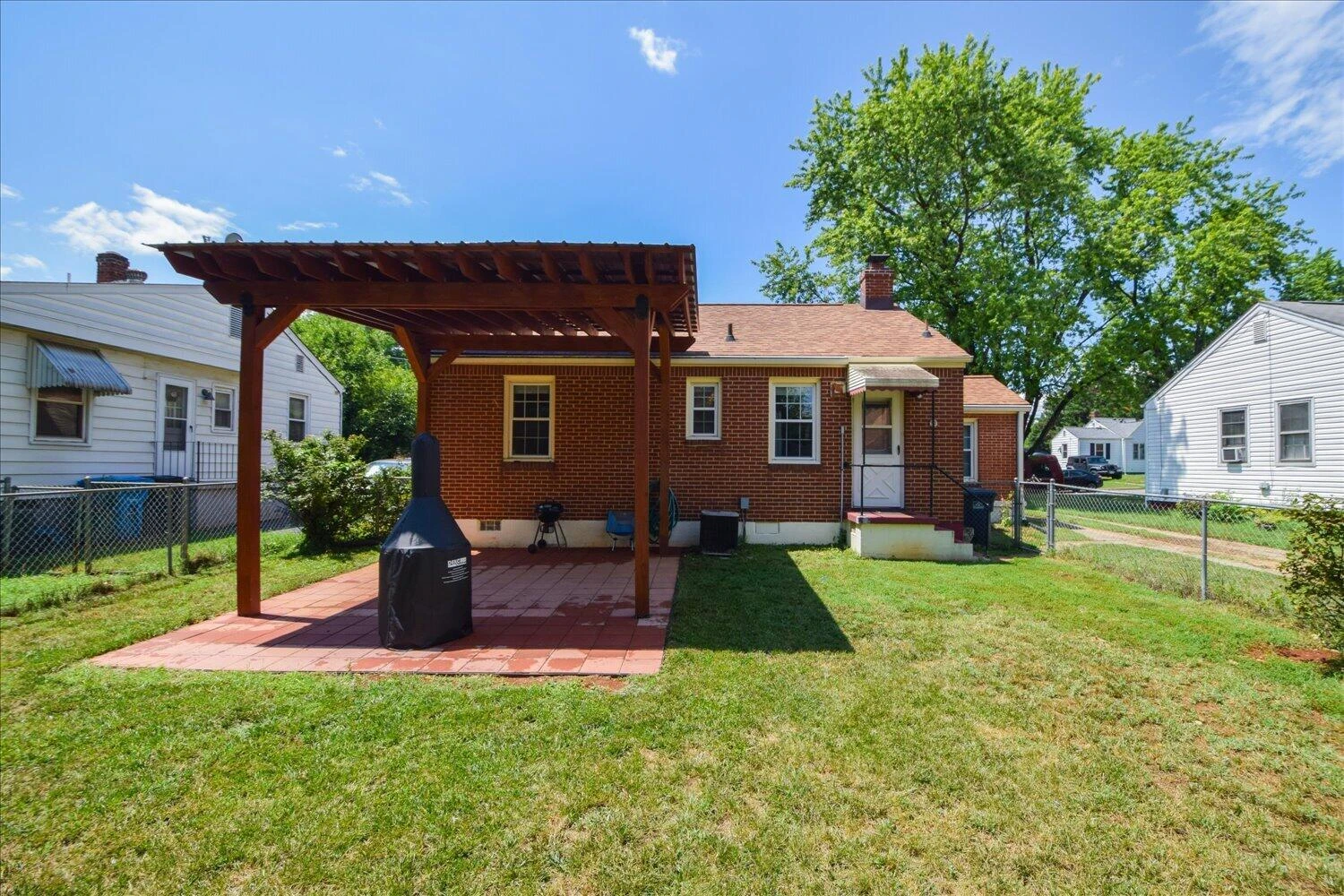 2527 Averett ST NW - Photo 3