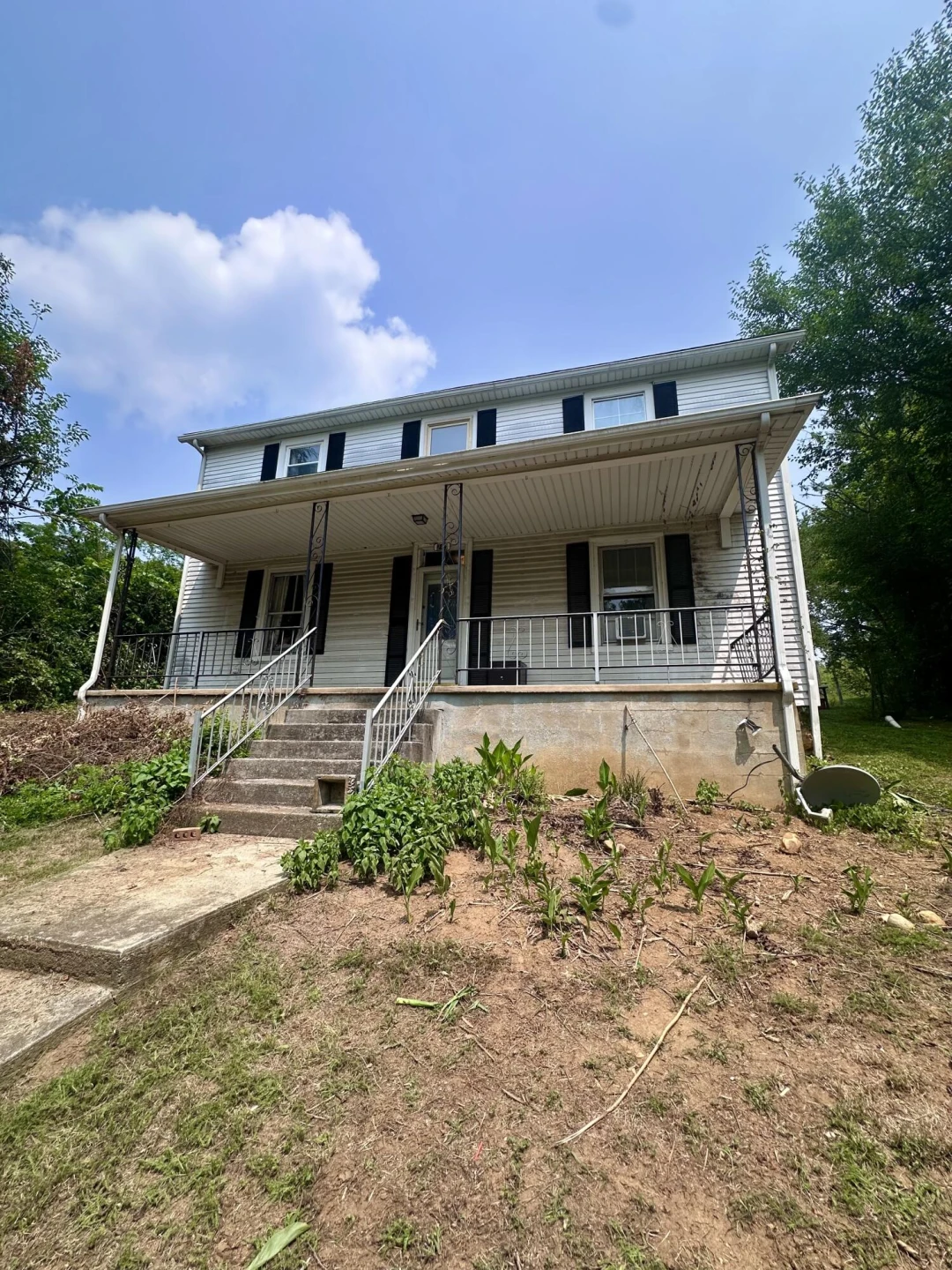 240 1st ST - Photo 2