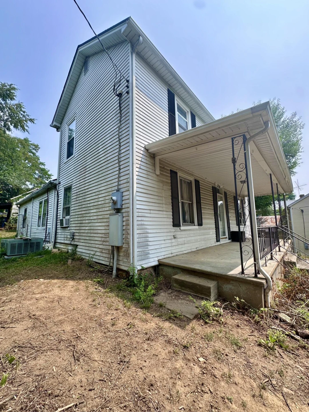 240 1st ST - Photo 3