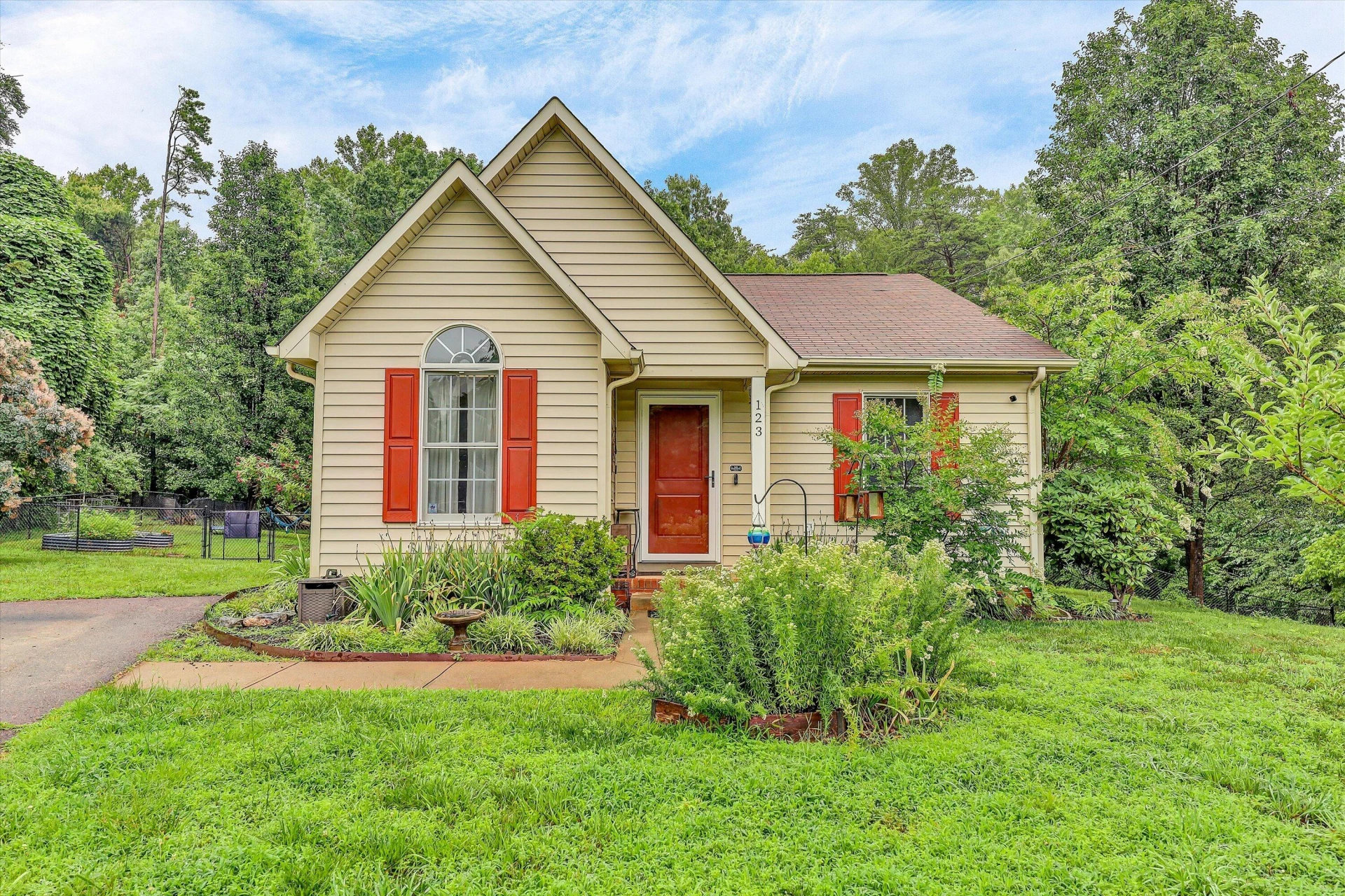 123 PEBBLE RD