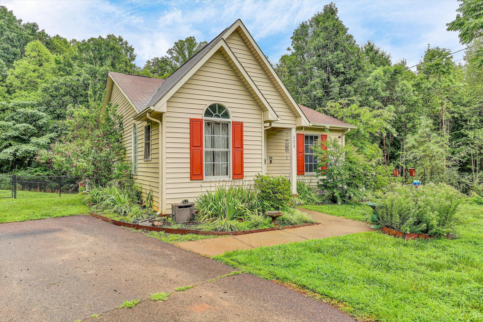 123 PEBBLE RD - Photo 2