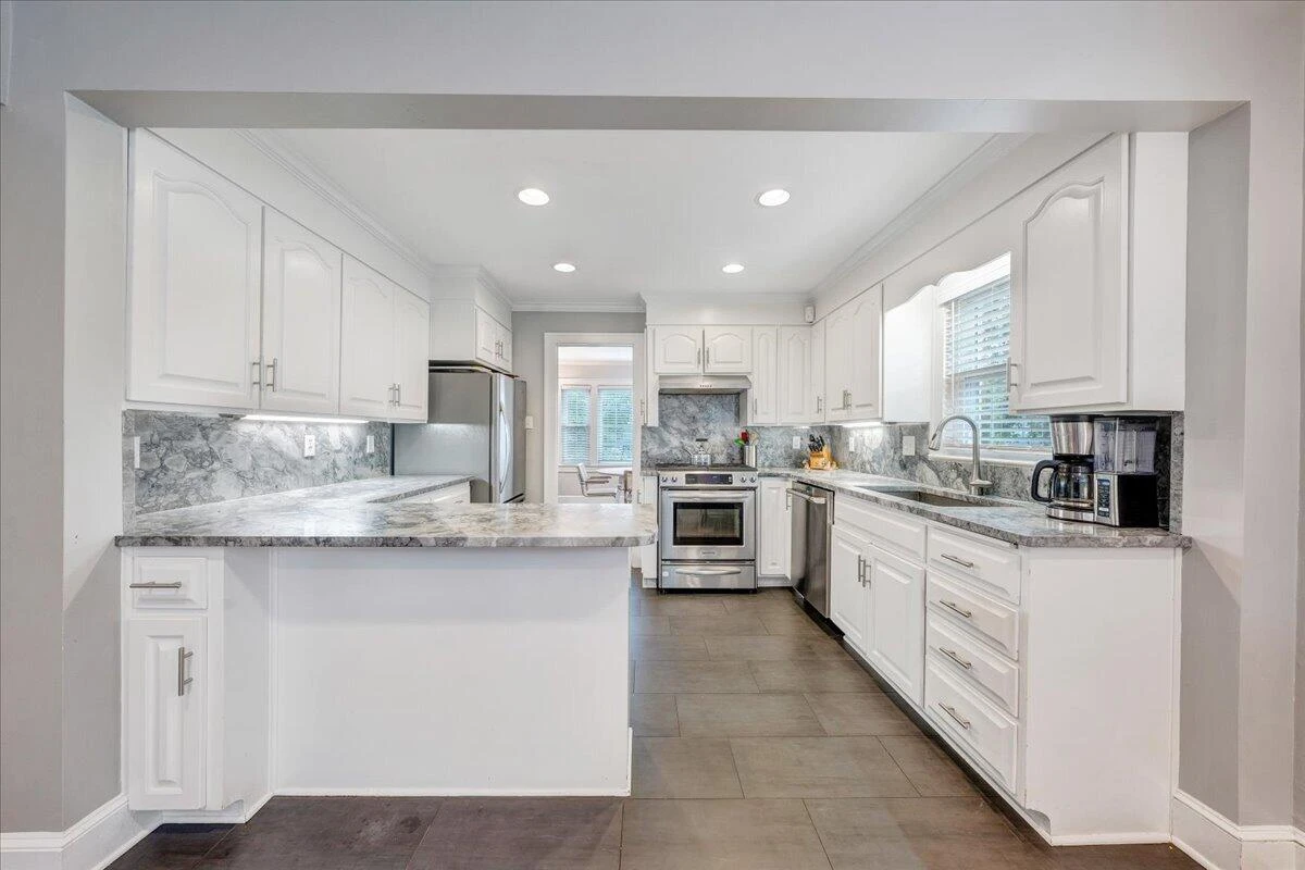 27 Hawthorn RD - Photo 12