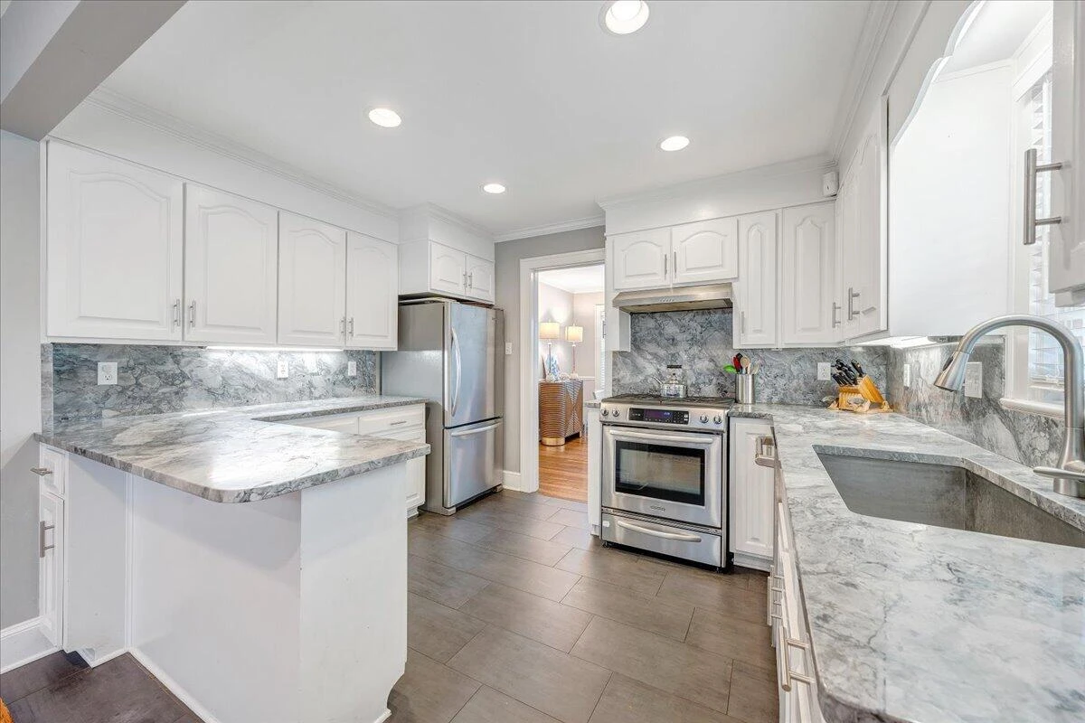 27 Hawthorn RD - Photo 13