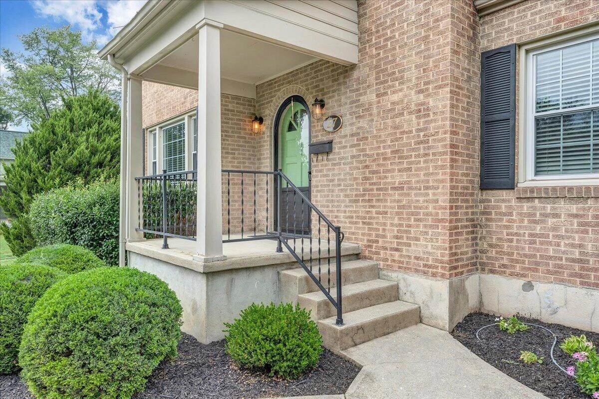 27 Hawthorn RD - Photo 2